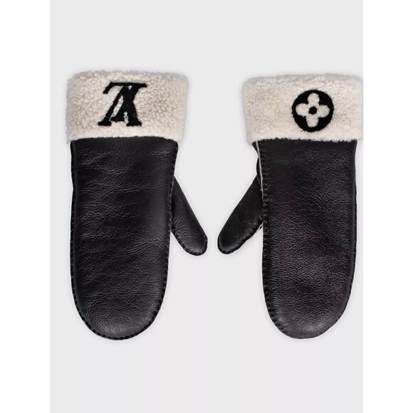 Louis Vuitton Lambskin Cap and Glove Set - Size M - Picture 6 of 8